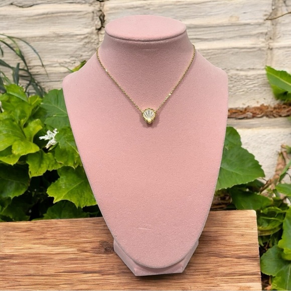 Kendra Scott Brynne Ivory Mother of Pearl Shell Gold Short Pendant Necklace NEW - Picture 2 of 5